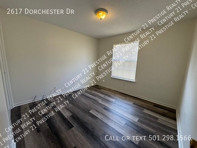 Building Photo - 2617 Dorchester Dr