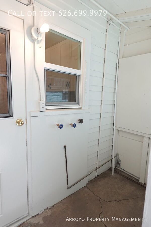 Building Photo - 6307 Aldama St