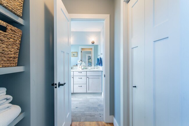 Building Photo - Fully Furnished