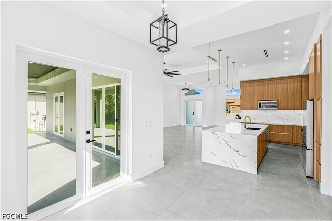 Building Photo - 512 NW 35th Pl