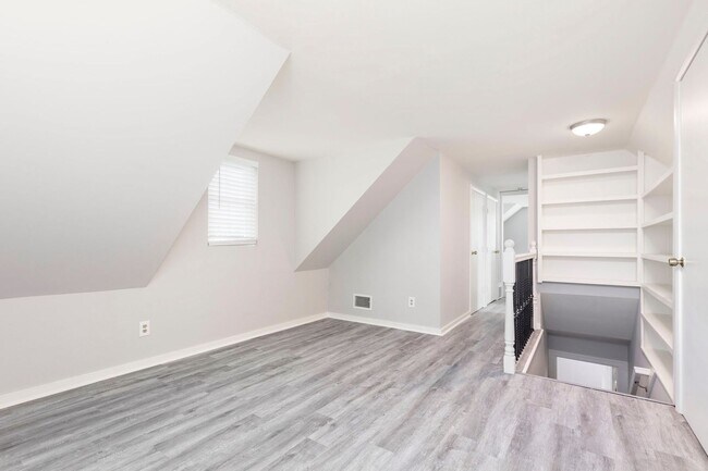 Building Photo - 2664 Kings Hwy