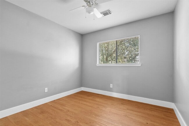 Building Photo - 15835 S Alley Ct