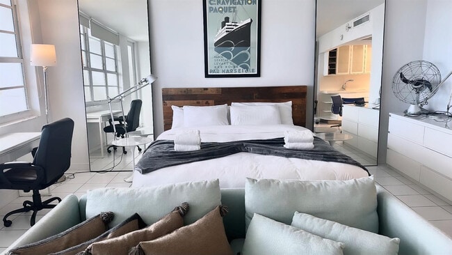 Building Photo - 100 Lincoln Rd