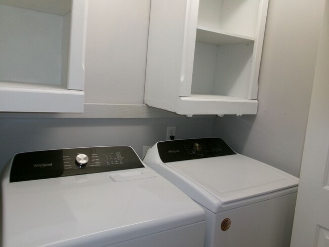 Building Photo - 2 bedroom,2 bath home in Meadowoods commun...