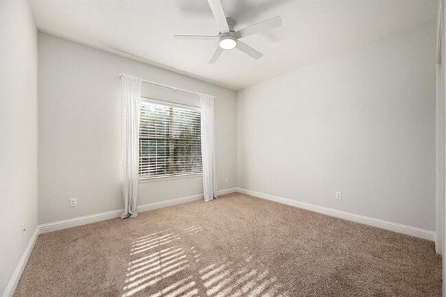 Building Photo - 8620 Alophia Dr