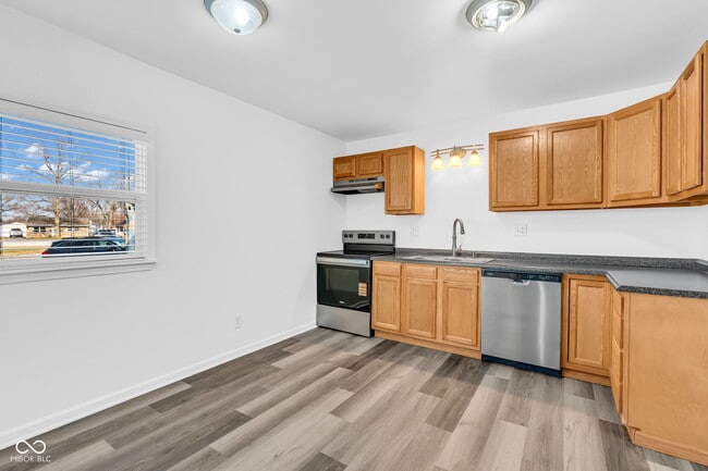 Building Photo - 420 Douglas Dr