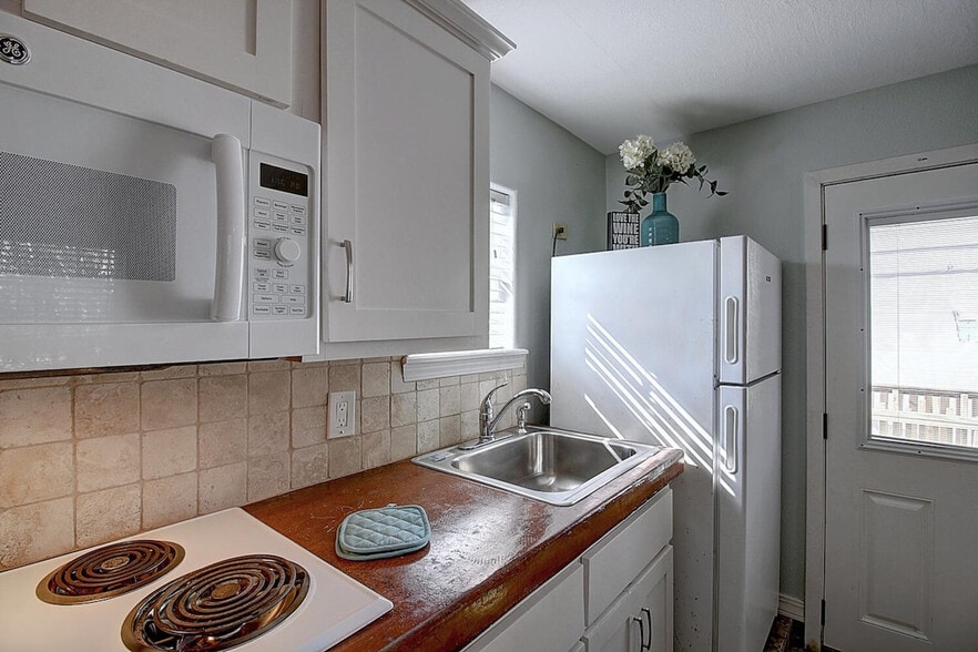 Building Photo - 134 N Alister St