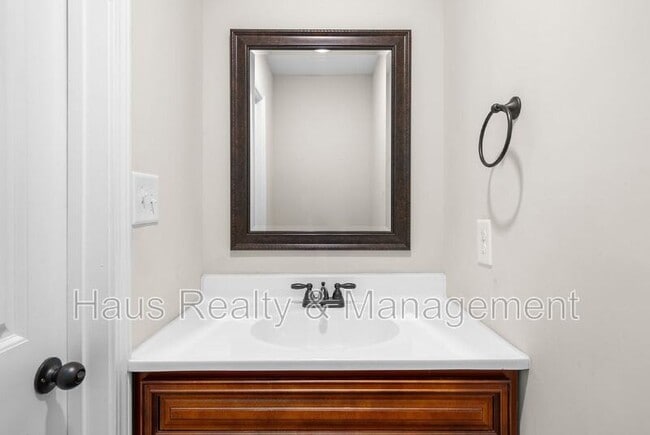 Building Photo - 1709 Evans Rd