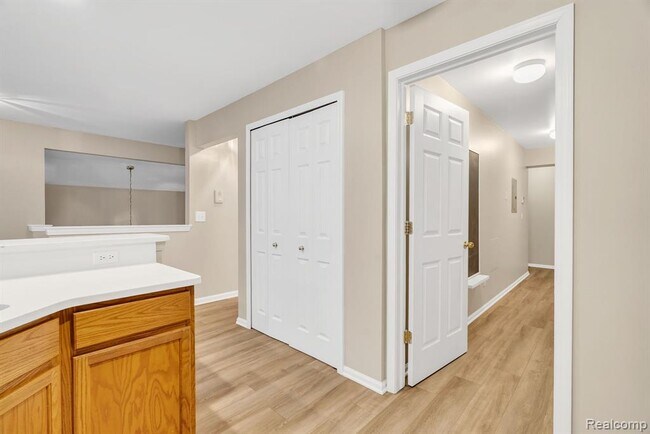 Building Photo - 8208 Chesapeake Cir