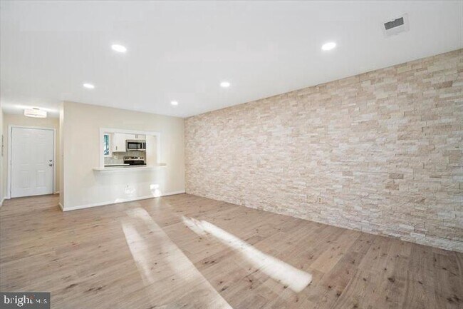 Building Photo - 10264 Redtail Ct