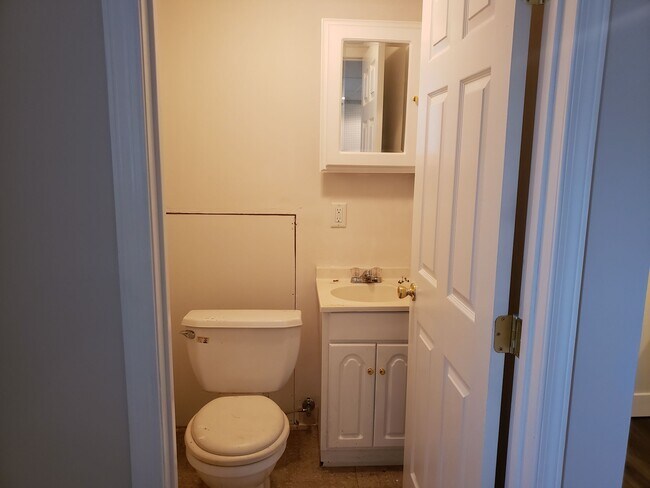 Building Photo - 2120 Mahantongo St