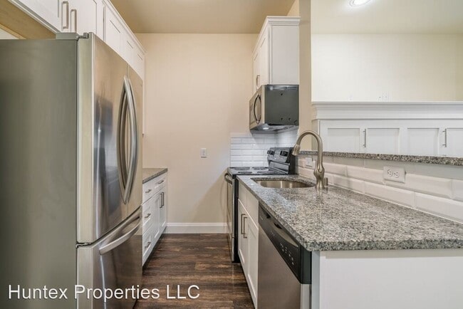 Building Photo - 2407 Bois D'Arc St