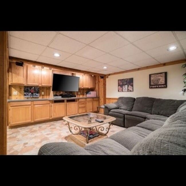 Building Photo - Beautiful 3-bedroom single family home jus...