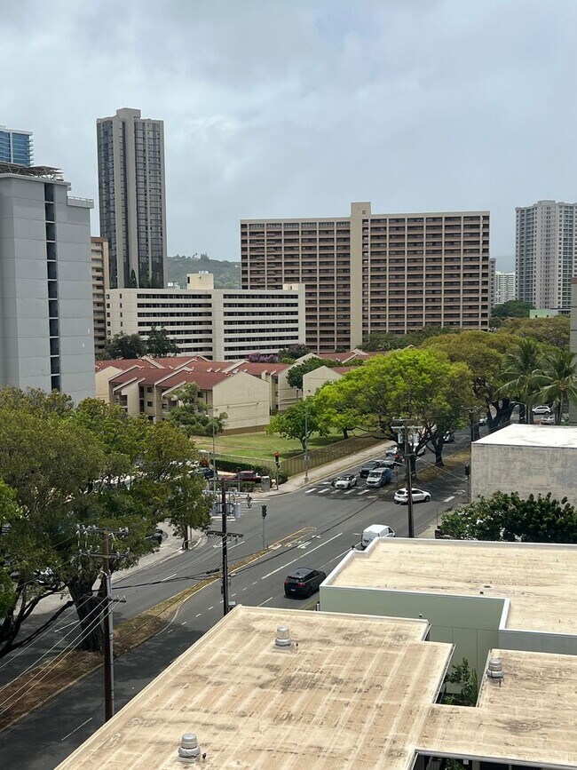 Building Photo - Beautifully Updated 1BR Condo Minutes from Waikiki/Ala Moana