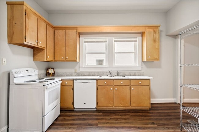 Building Photo - Totally Updated 3 Bed 1 Bath in Old West D...