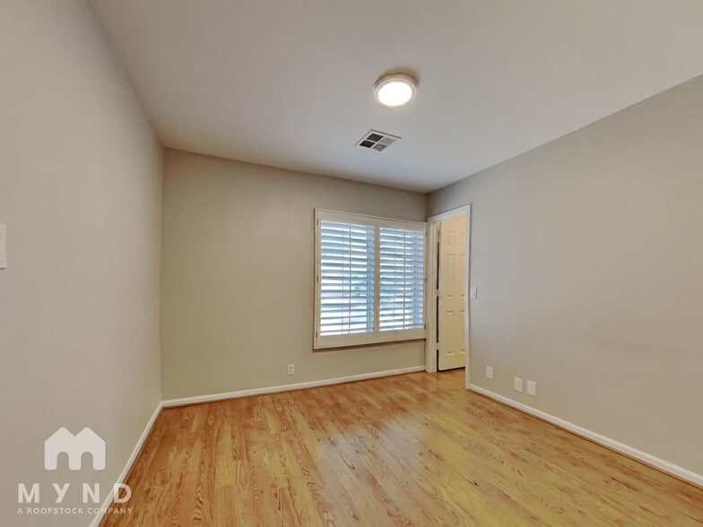 Building Photo - 10257 W Pasadena Ave