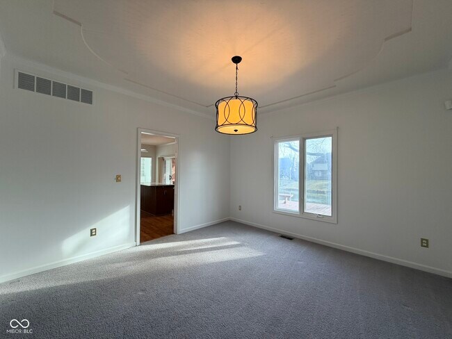 Building Photo - 1351 Woodpond N Roundabout