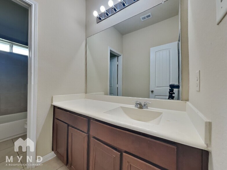Building Photo - 24819 Alberti Sonata Dr