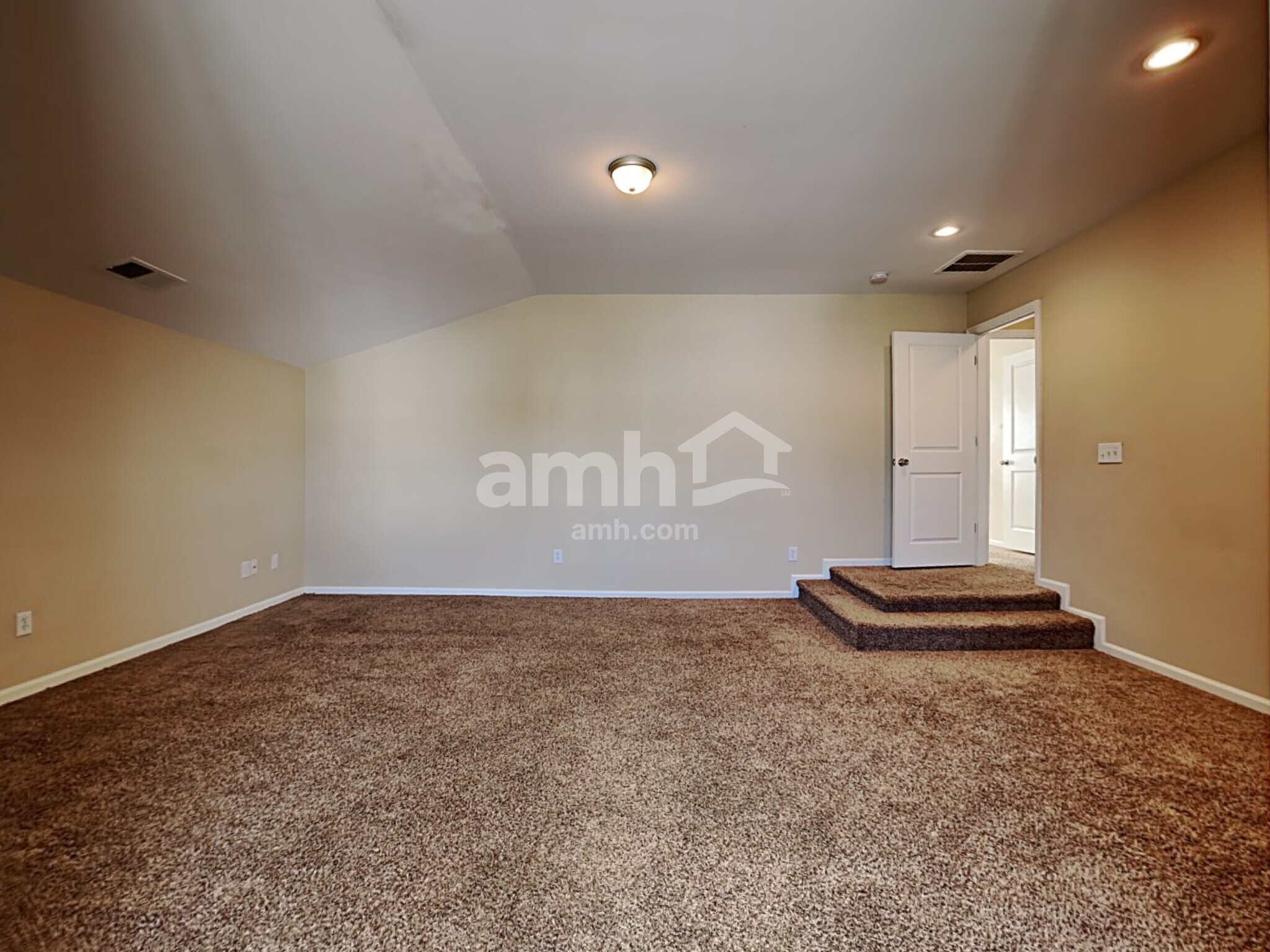 Building Photo - 577 English Oak Cir