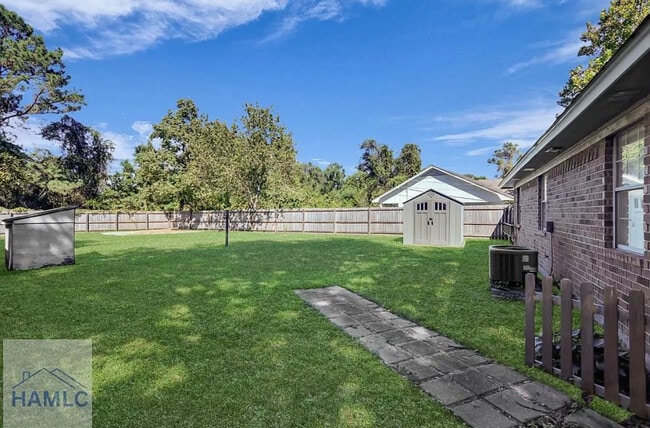 Building Photo - 664 Windhaven Dr