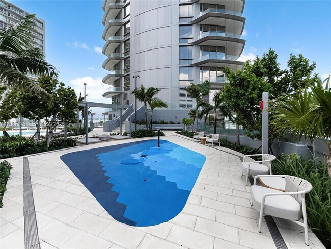 Building Photo - 175 SE 25th Rd