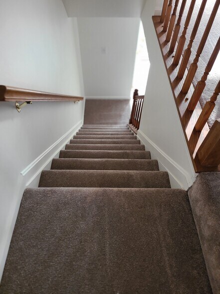 Hallway - view 1 - 1207 Brice Sq