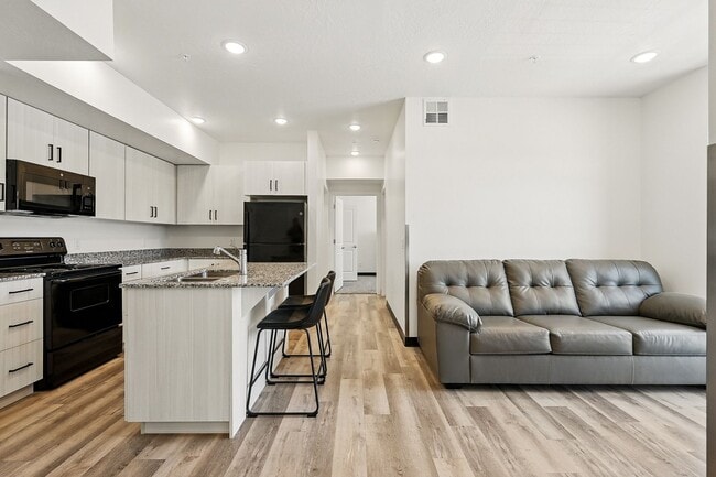 Building Photo - Harding Ave Lofts