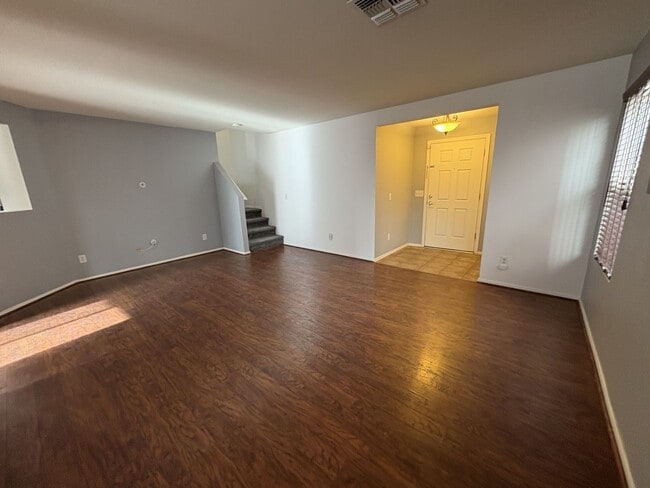 Building Photo - Convenient Location Three bedroom 2.5 baths 2 car garage