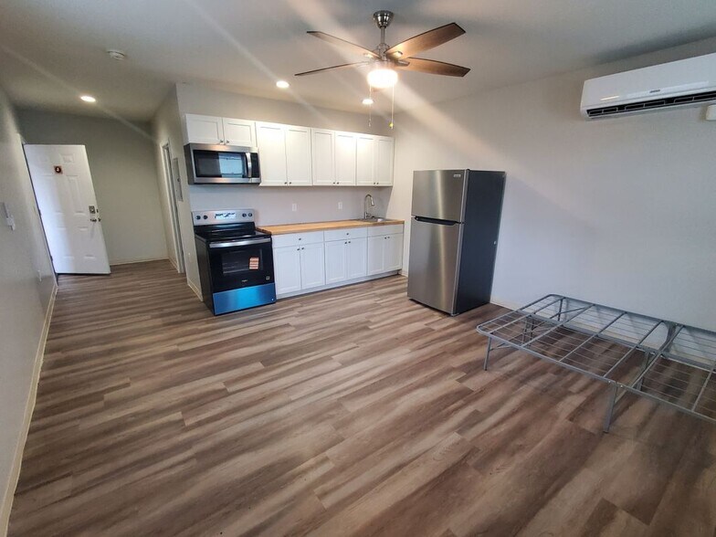 Building Photo - 643 Washington St