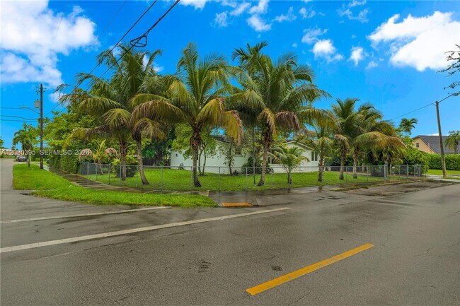Building Photo - 9441 SW 27th Dr
