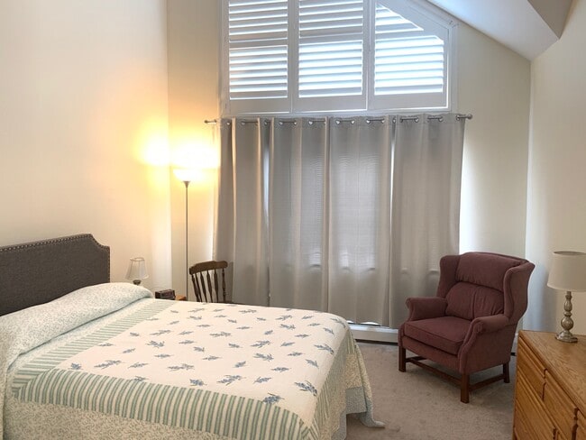 Building Photo - 421 Bellevue Ave