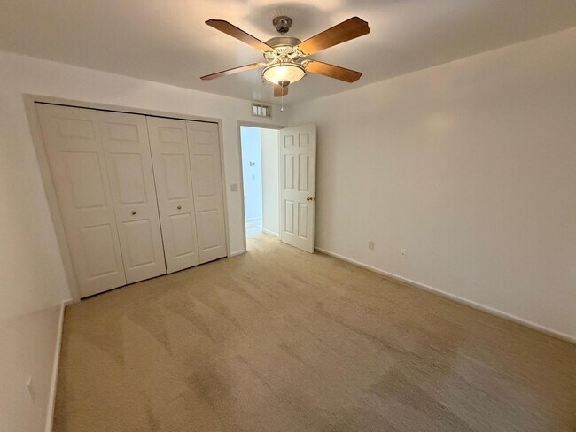 Building Photo - 26201 Chesapeake Cir