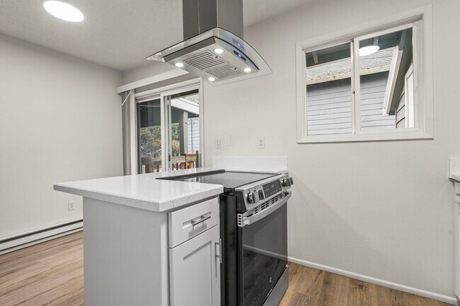 Building Photo - 1912-1914 SE Tacoma St.