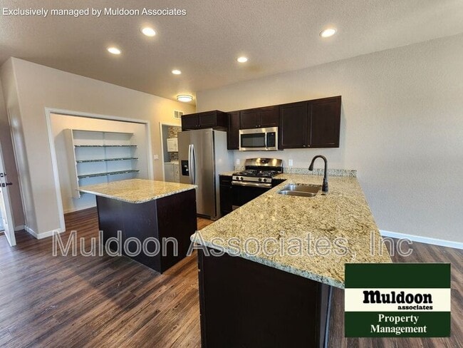 Building Photo - 326 N Longmont Dr