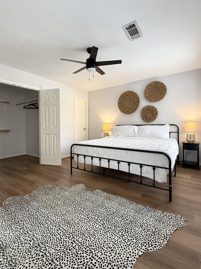 Building Photo - 307 Out Yonder