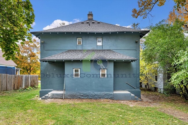 Building Photo - 724-724 Adams St SE