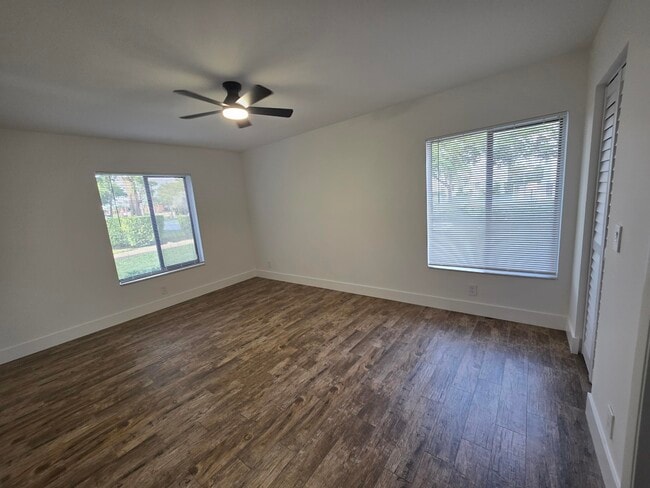 Building Photo - 209 Foxtail Dr