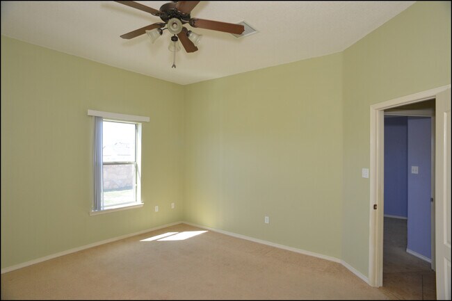 Building Photo - 10045 Paloma Dr