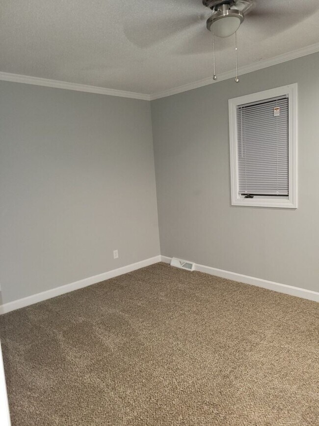 Building Photo - Coming Soon.... Spacious 3 Bedroom 2.5 Bath Townhome!!