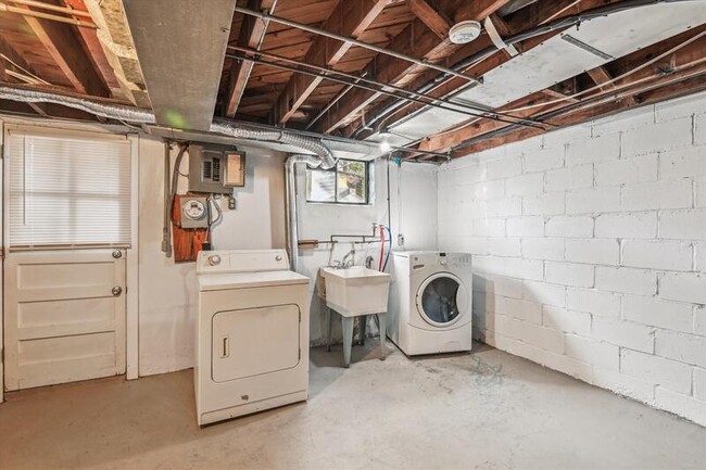 Building Photo - 3627 Elmora Ave