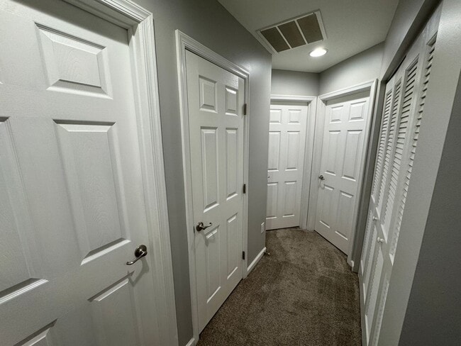 Building Photo - 1720 SF Townhome - 3 BR/1.5 BA in Vineland - Kings Crossing!