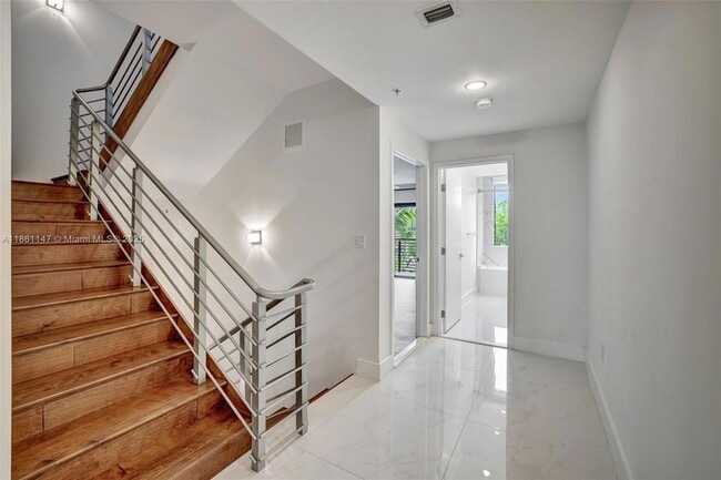 Building Photo - 164 SE 4th Terrace