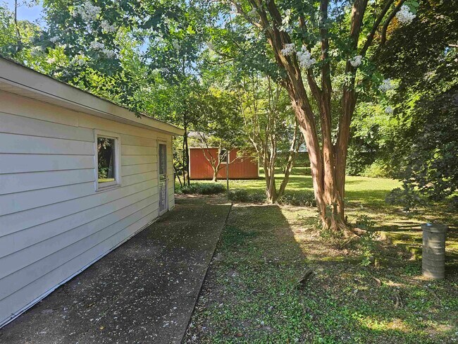 Building Photo - 4093 Hilldale Ave