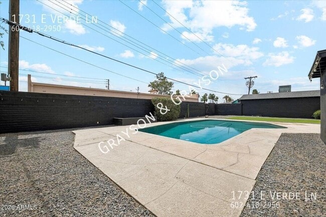 Building Photo - Beautiful Brick Home in Phoenix