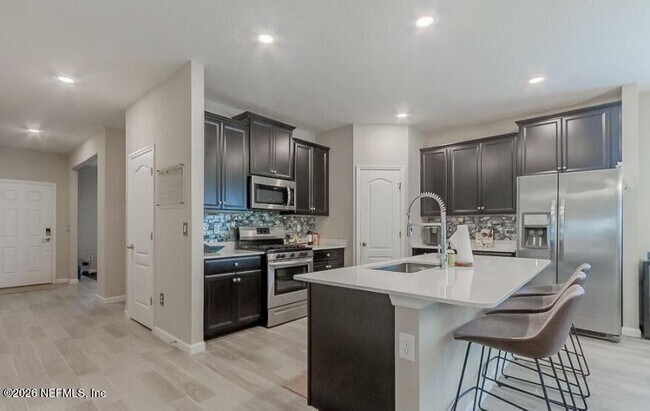 Building Photo - 111 Ash Breeze Cv