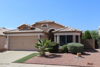Building Photo - 2228 E Aire Libre Ave
