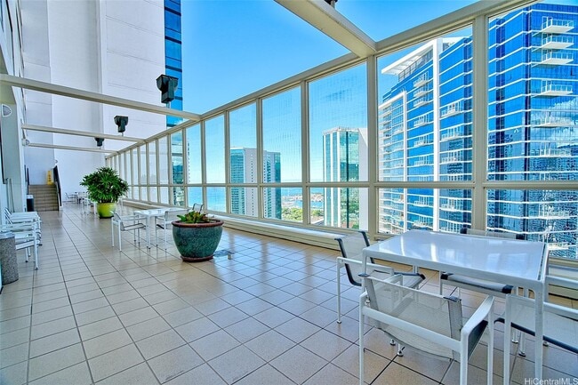 Building Photo - 88 Piikoi St