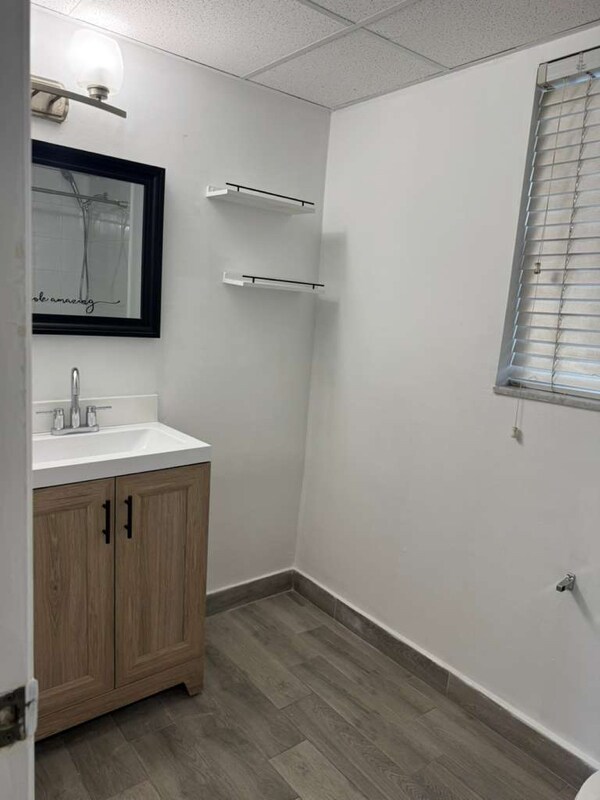 Building Photo - 9460 Fontainebleau Blvd