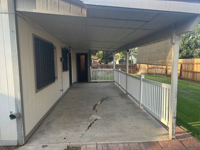 Building Photo - 570 N Lemona St