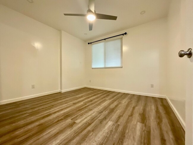 Building Photo - Spacious Duplex--5Beds, 2Baths  Ground Floor Unit